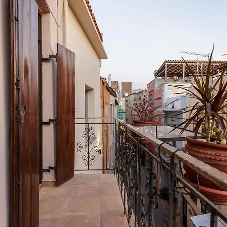 Neotraditional House In Chania Appartement